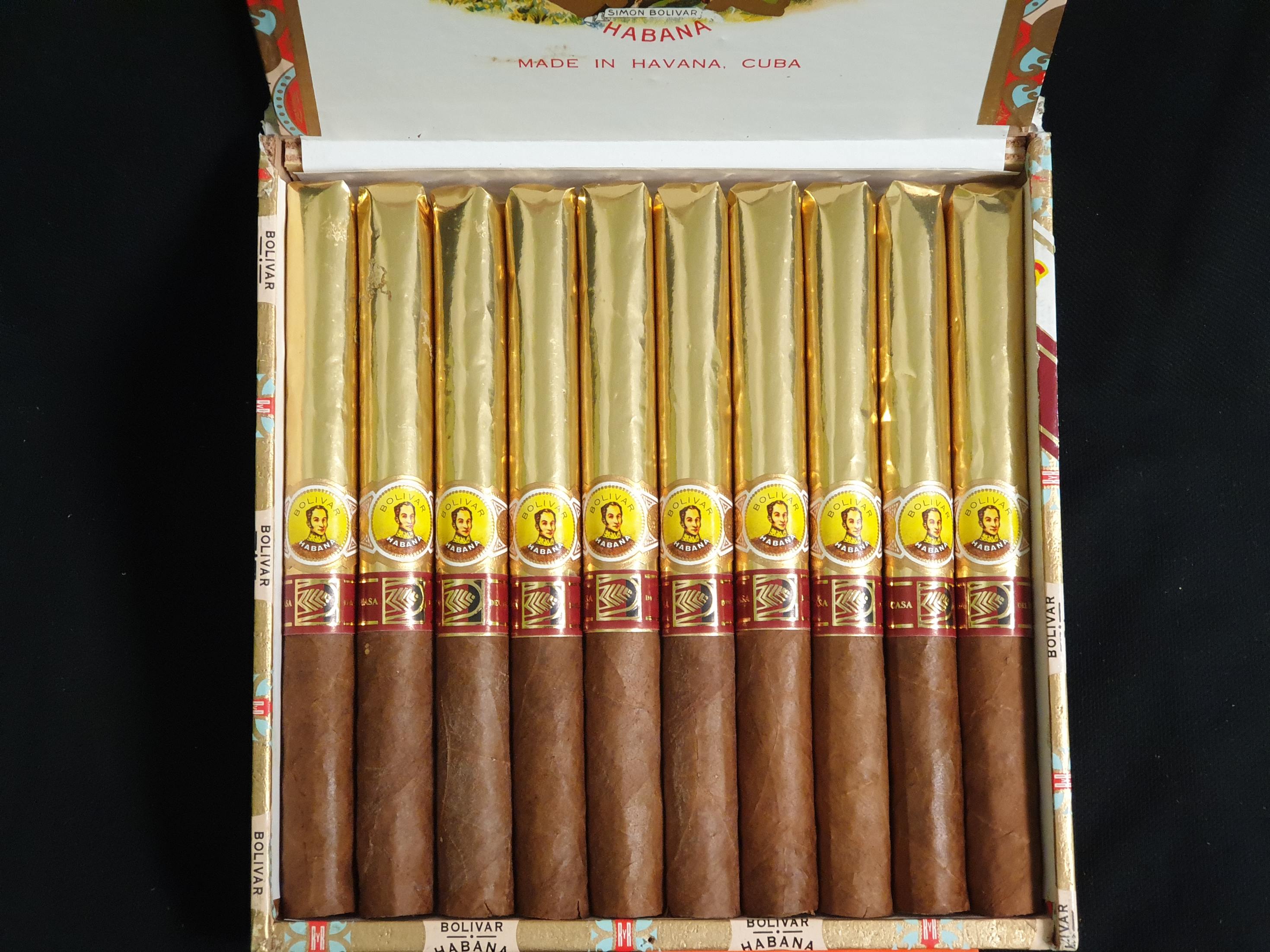 Bolívar Gold Medal 2007 Dress Box of 10 cigars in gold foil