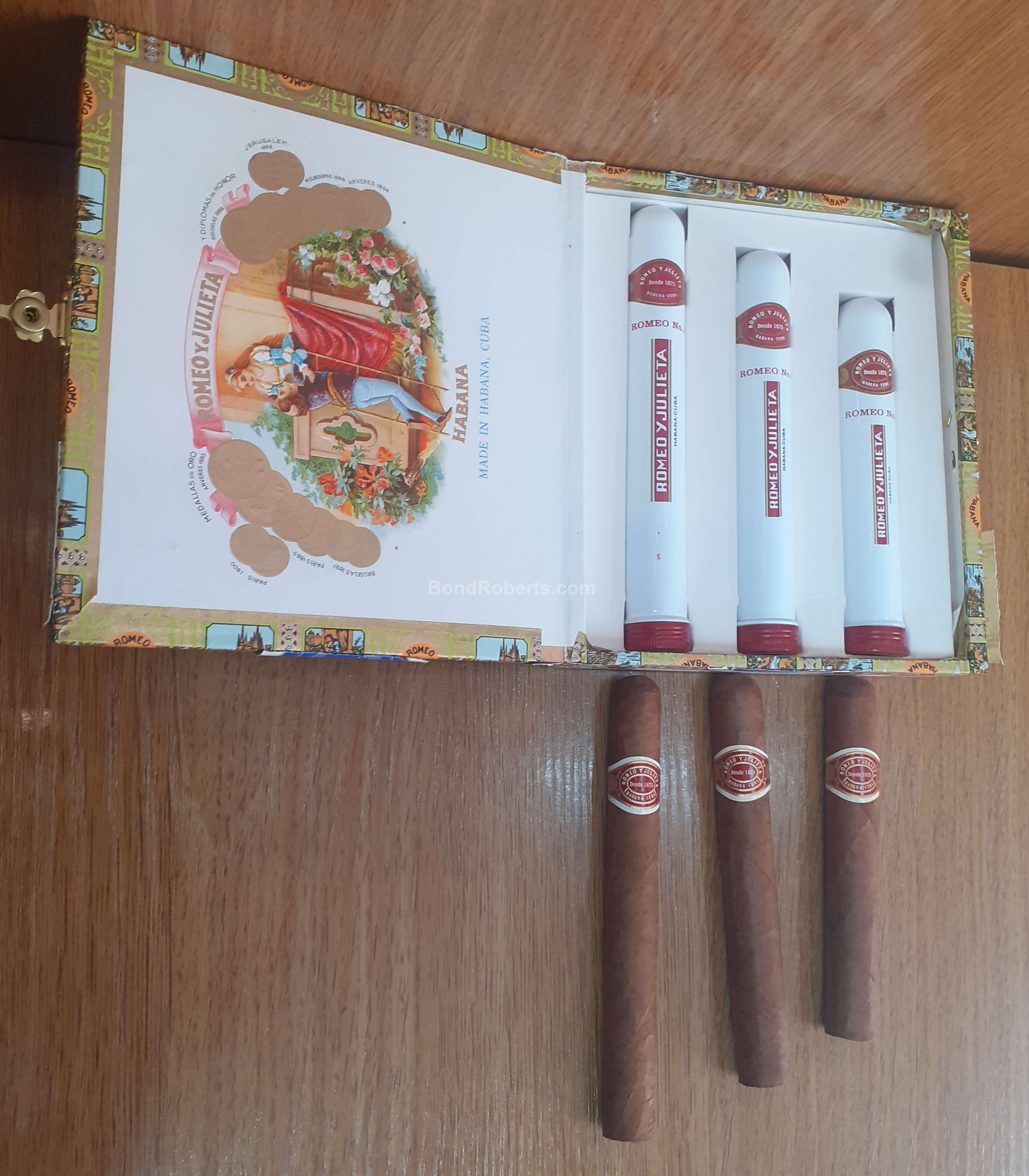 Romeo y Julieta Romeo No.1 , No.2 & No.3 Los 3 Romeos 2008 Dress Box of 3 cigars in aluminium tubes