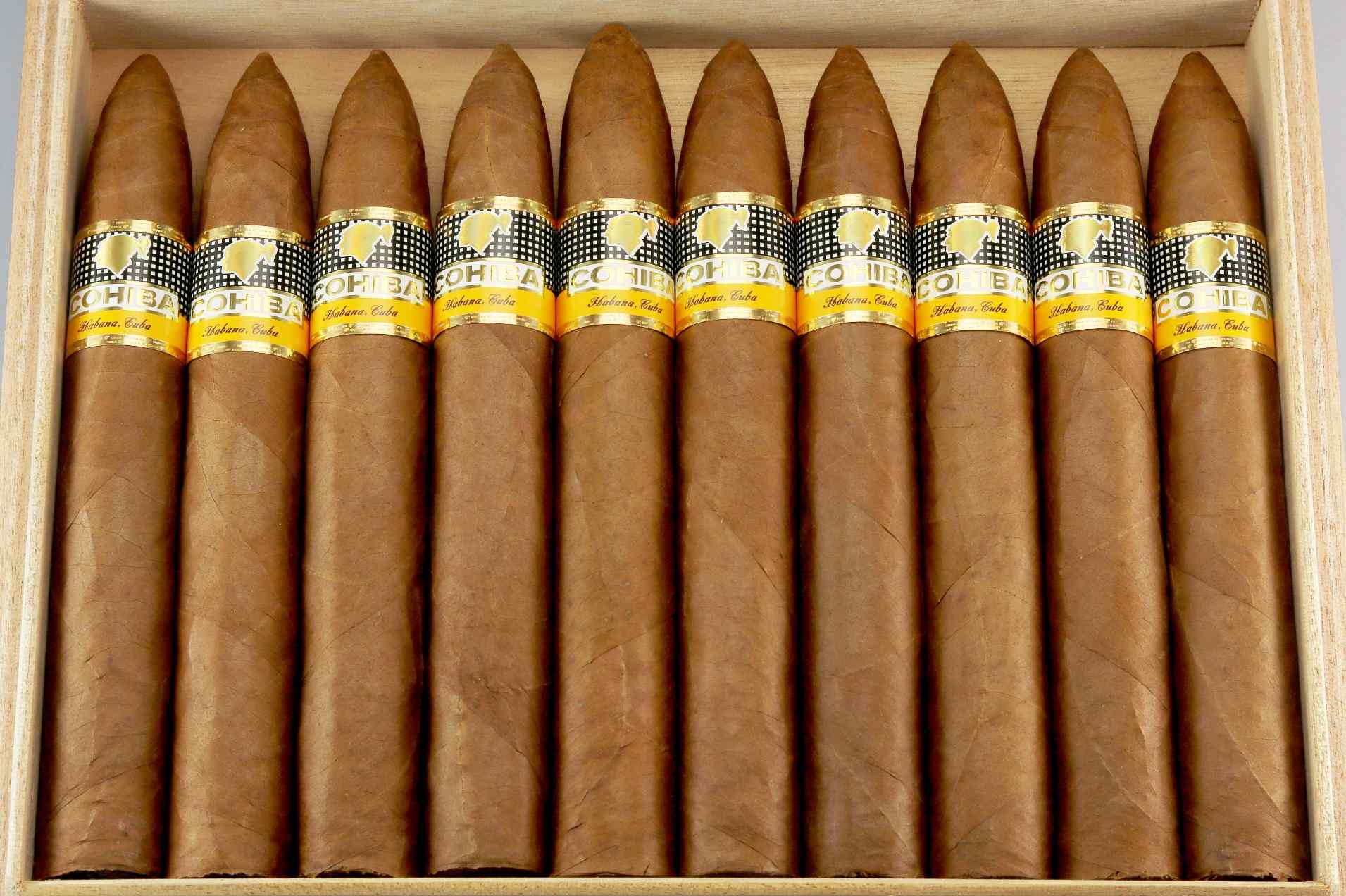 Cohiba Piramides Extra 2012